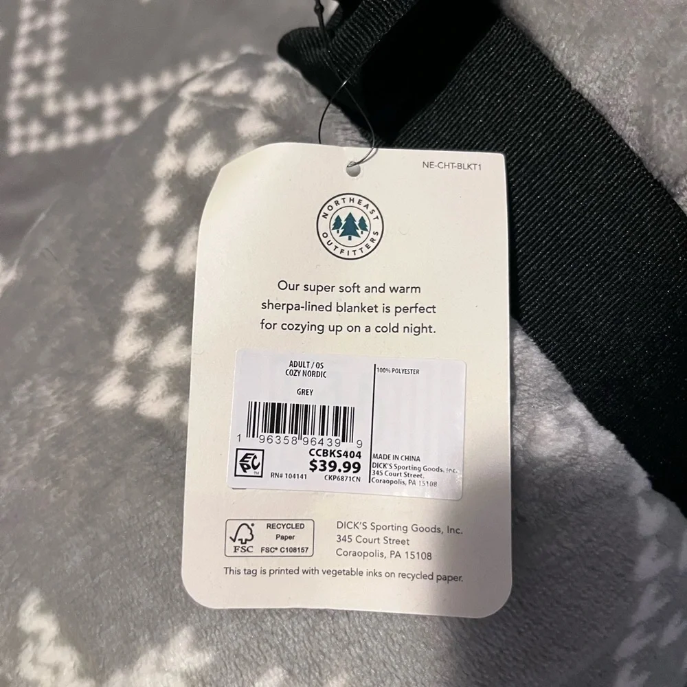 NWT Northeast Outfitters Cozy Gray White snow flake Sherpa Blanket 50x60